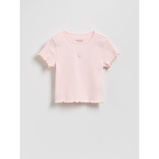 Reserved - Prążkowany t-shirt z haftem - pastelowy róż ze sklepu Reserved w kategorii Bluzki dziewczęce - zdjęcie 183636880