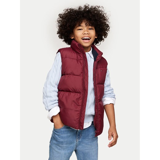 Tommy Hilfiger Kamizelka Essential KB0KB08557 Bordowy Regular Fit ze sklepu MODIVO w kategorii Kamizelki chłopięce - zdjęcie 183652472