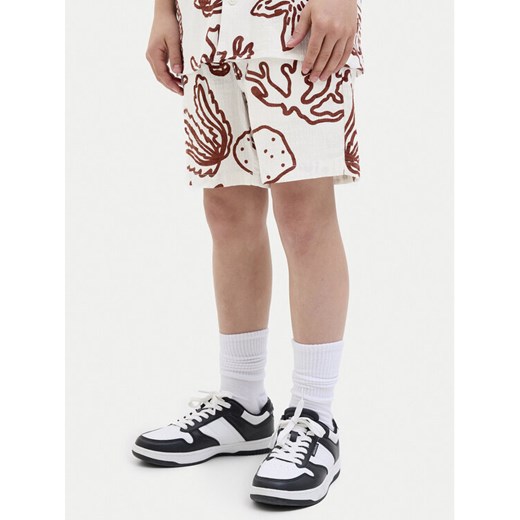 Jack&Jones Junior Szorty materiałowe 12277599 Écru Relaxed Fit ze sklepu MODIVO w kategorii Spodenki chłopięce - zdjęcie 183653042