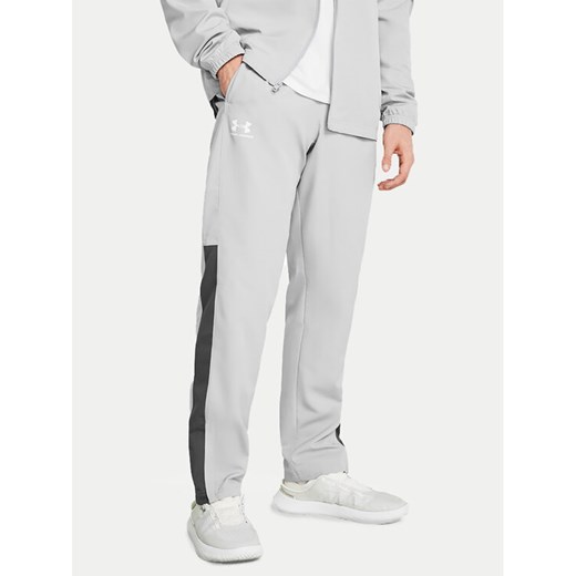 Under Armour Spodnie outdoor Vital Woven 1352031 Szary Loose Fit ze sklepu MODIVO w kategorii Spodnie męskie - zdjęcie 183660094