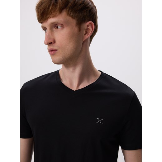 Reserved - T-shirt slim z dekoltem V - czarny ze sklepu Reserved w kategorii T-shirty męskie - zdjęcie 183662452