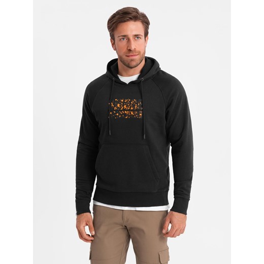 Bluza kangurka męska z kapturem i nadrukiem - czarna V2 OM-SSPS-0155 ze sklepu ombre w kategorii Bluzy męskie - zdjęcie 183664444