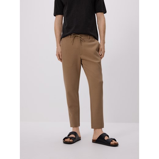 Reserved - Spodnie chino slim fit - beżowy ze sklepu Reserved w kategorii Spodnie męskie - zdjęcie 183671360
