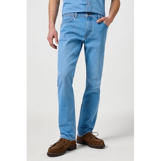 WRANGLER MĘSKIE SPODNIE JEANSOWE WRANGLER GREENSBORO MIST 112364971 ze sklepu YouNeedit.pl w kategorii Jeansy męskie - zdjęcie 183676664