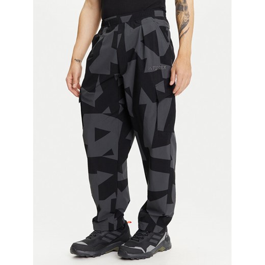 adidas Spodnie outdoor Terrex Xploric Cargo JF3716 Czarny Loose Fit ze sklepu MODIVO w kategorii Spodnie męskie - zdjęcie 183678840