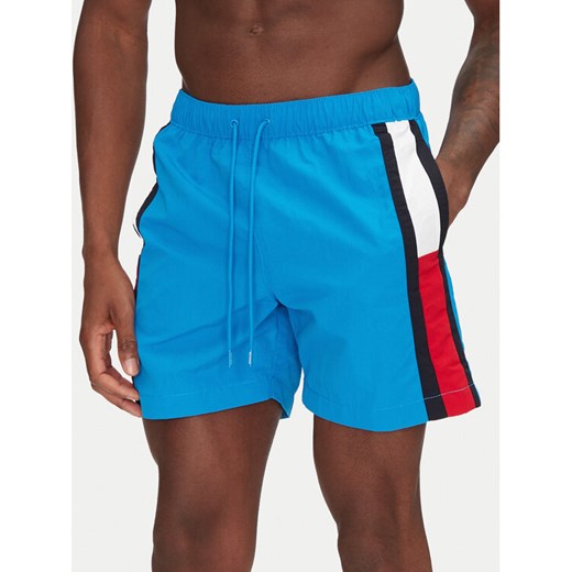 Tommy Hilfiger Szorty kąpielowe UM0UM02730 Niebieski Regular Fit ze sklepu MODIVO w kategorii Kąpielówki - zdjęcie 183679221