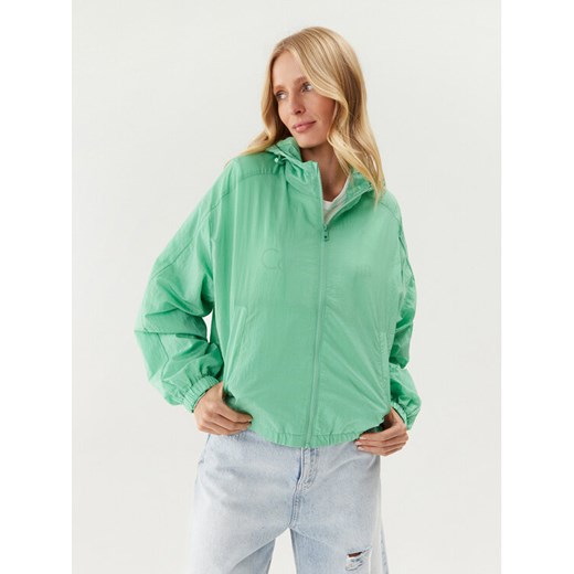 Calvin Klein Jeans Kurtka przejściowa J20J220731 Zielony Regular Fit ze sklepu MODIVO w kategorii Kurtki damskie - zdjęcie 183688963