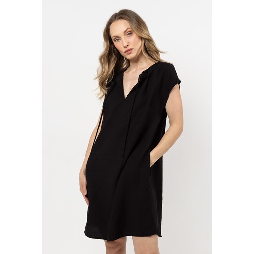 Sukienka oversize z wiązaniem przy dekolcie - czarna ze sklepu Cudmoda w kategorii Sukienki - zdjęcie 183696441