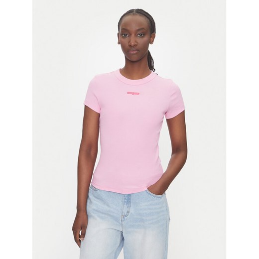 Tommy Jeans T-Shirt Script Label DW0DW21402 Różowy Slim Fit ze sklepu MODIVO w kategorii Bluzki damskie - zdjęcie 183706261