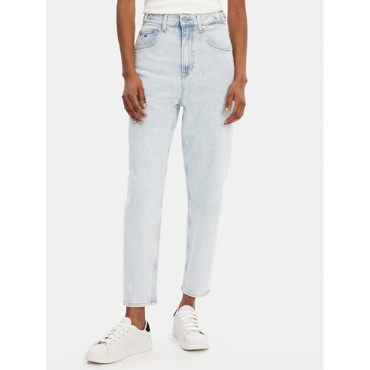 Tommy Jeans Jeansy DW0DW20496 Niebieski Mom Fit ze sklepu MODIVO w kategorii Jeansy damskie - zdjęcie 183706370