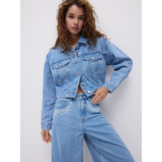 Reserved - Kurtka jeansowa z haftowanym wzorem - niebieski ze sklepu Reserved w kategorii Kurtki damskie - zdjęcie 183720404