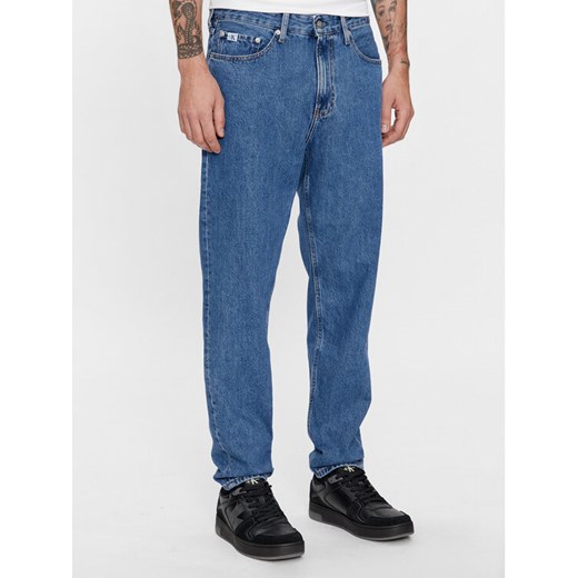 Calvin Klein Jeans Jeansy J30J323885 Niebieski Tapered Fit ze sklepu MODIVO w kategorii Jeansy męskie - zdjęcie 183725043