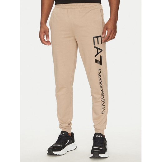 EA7 Emporio Armani Spodnie dresowe 7M000571 AF13512 M1013 Beżowy Regular Fit ze sklepu MODIVO w kategorii Spodnie męskie - zdjęcie 183726141