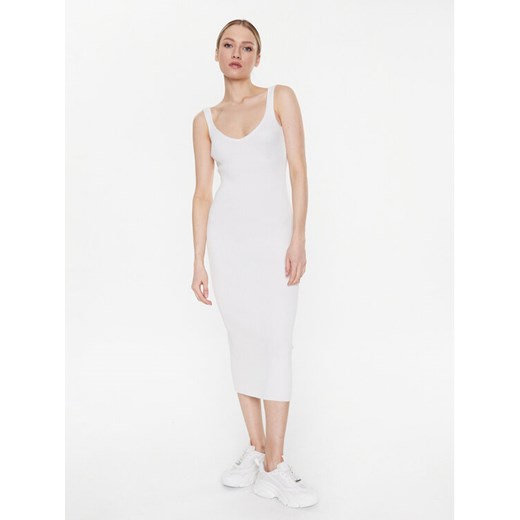 MMC Studio Sukienka dzianinowa Light Skin Écru Slim Fit ze sklepu MODIVO w kategorii Sukienki - zdjęcie 183726481