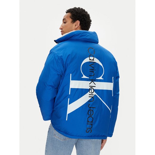 Calvin Klein Jeans Kurtka zimowa 90's J30J324438 Niebieski Oversize ze sklepu MODIVO w kategorii Kurtki męskie - zdjęcie 183737290