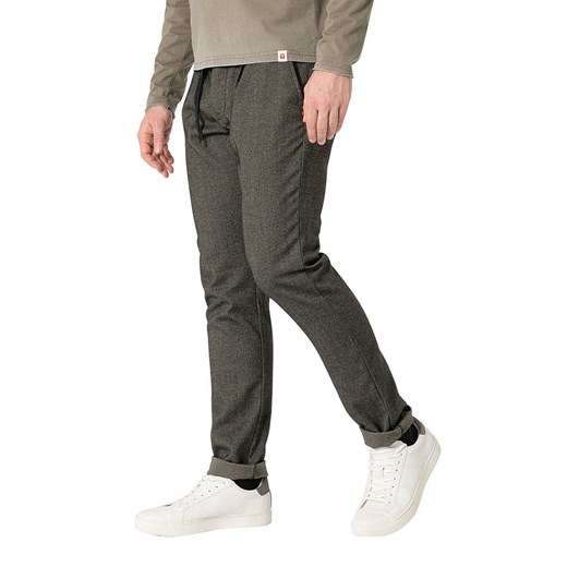 Timezone Spodnie chino "Charly" - Regular fit - w kolorze khaki ze sklepu Limango Polska w kategorii Spodnie męskie - zdjęcie 183740833