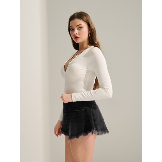 Sinsay - Szorty jeansowe o luźnym kroju high waist - czarny Sinsay 42 Sinsay