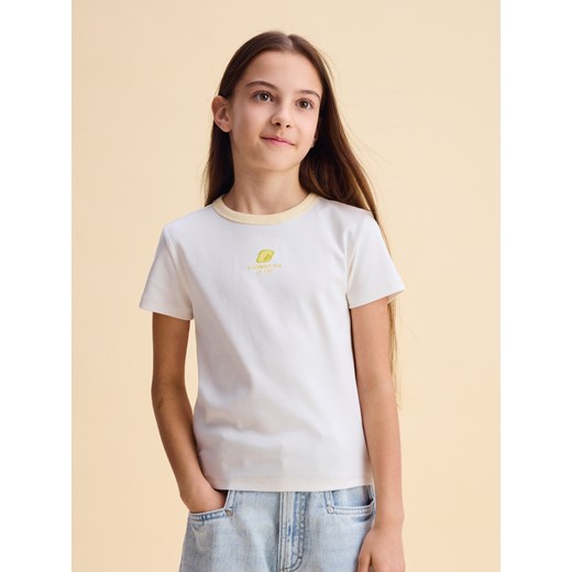 Reserved - Bawełniany T-shirt z haftem - złamana biel ze sklepu Reserved w kategorii Bluzki dziewczęce - zdjęcie 183760032
