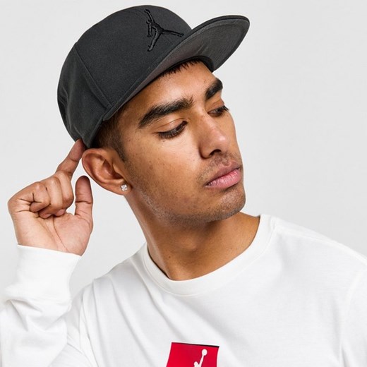 JORDAN CZAPKA U J PRO CAP S FB JUMPMAN ze sklepu JD Sports  w kategorii Czapki z daszkiem męskie - zdjęcie 183774052