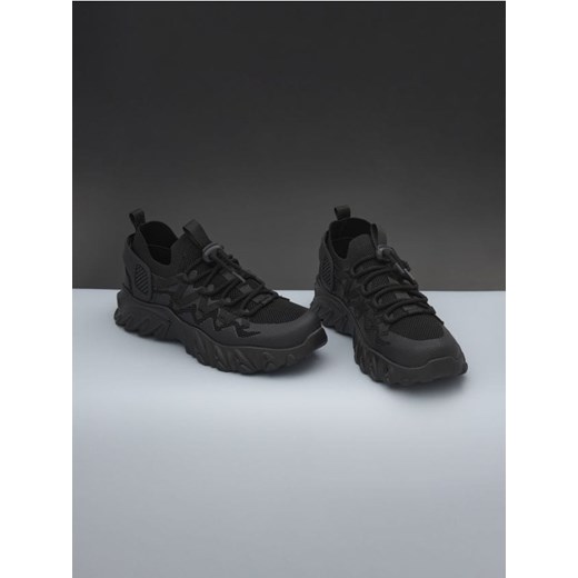Sinsay - Sneakersy w klasycznej czernii - czarny Sinsay 38 Sinsay