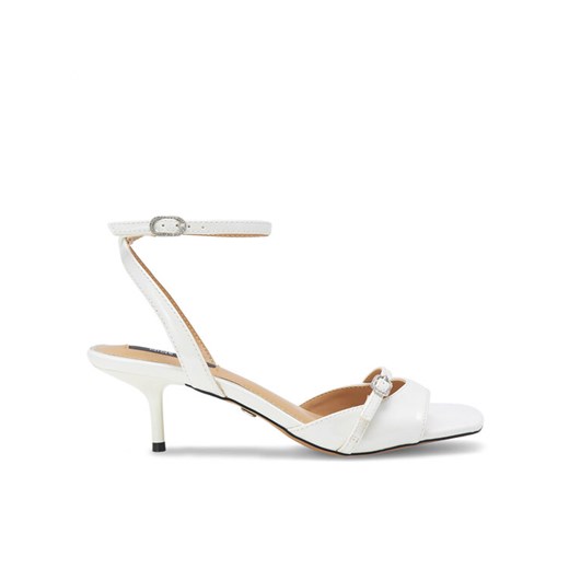 Nine West Sandały BYCCC02 Biały ze sklepu MODIVO w kategorii Sandały damskie - zdjęcie 183778482
