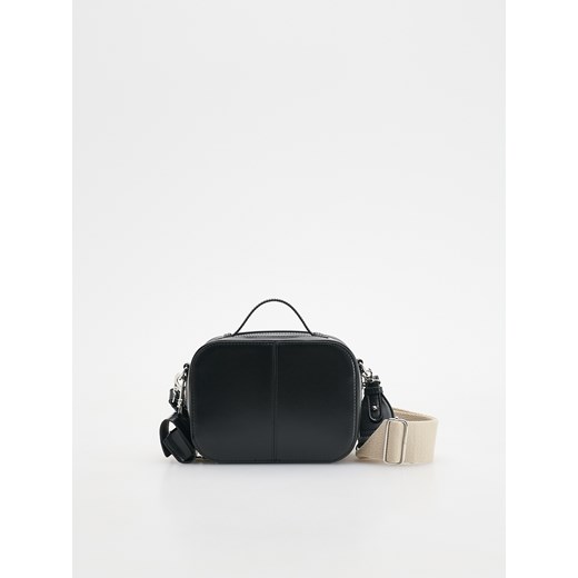 Reserved - Torebka crossbody z brelokiem - czarny ze sklepu Reserved w kategorii Torebki damskie - zdjęcie 183783633