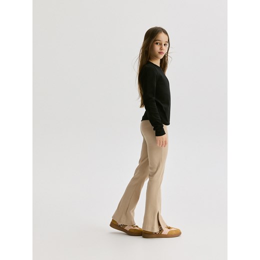 Reserved - Spodnie flare z rozcięciami - beżowy ze sklepu Reserved w kategorii Spodnie dziewczęce - zdjęcie 183785124