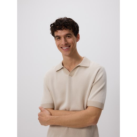 Reserved - Strukturalny sweter polo - beżowy ze sklepu Reserved w kategorii T-shirty męskie - zdjęcie 183802240