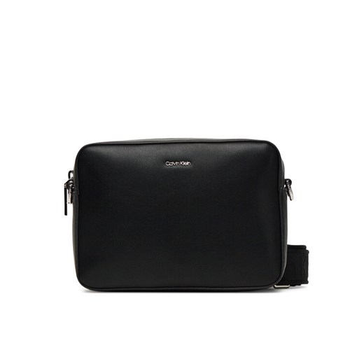 Torebka Calvin Klein Ck Must Small Camera Bag LV04F3097G Czarny ze sklepu eobuwie.pl w kategorii Listonoszki - zdjęcie 183807822