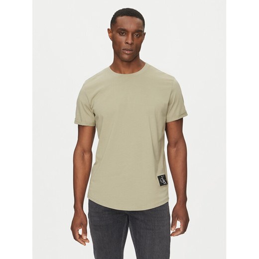 Calvin Klein Jeans T-Shirt J30J323482 Beżowy Regular Fit ze sklepu MODIVO w kategorii T-shirty męskie - zdjęcie 183813230