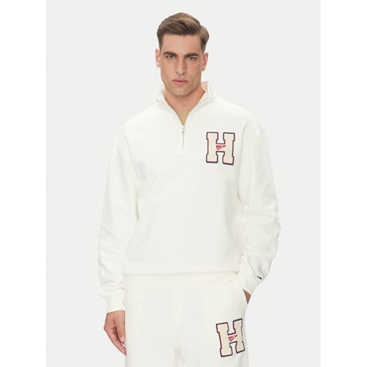 Tommy Jeans Bluza Towel Patch DM0DM21263 Écru Regular Fit ze sklepu MODIVO w kategorii Bluzy męskie - zdjęcie 183813301