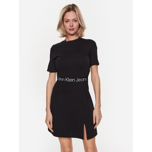 Calvin Klein Jeans Sukienka codzienna J20J221408 Czarny Regular Fit ze sklepu MODIVO w kategorii Sukienki - zdjęcie 183813542