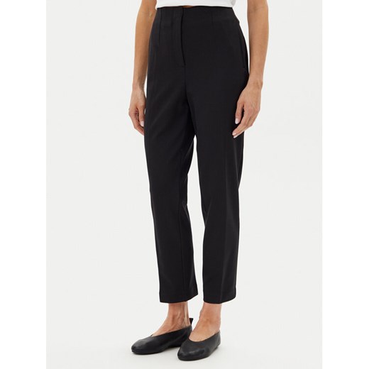 Calvin Klein Spodnie materiałowe LV044B690G Czarny Slim Fit ze sklepu MODIVO w kategorii Spodnie damskie - zdjęcie 183813952