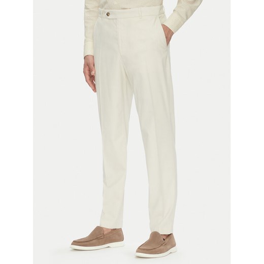BOSS Chinosy C-Perin 50544005 Écru Relaxed Fit ze sklepu MODIVO w kategorii Spodnie męskie - zdjęcie 183814624