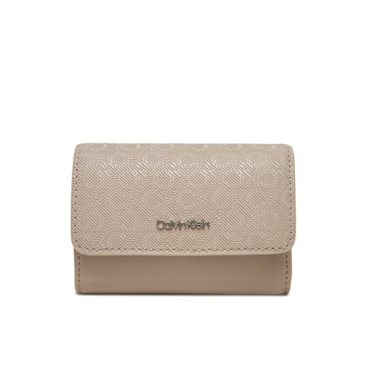 Calvin Klein Portfel damski Ck Must Aop Small Trifold W Zip LV04F1038G Beżowy ze sklepu MODIVO w kategorii Portfele damskie - zdjęcie 183815064