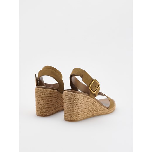 Reserved - Sandały na koturnie - beżowy Reserved 40 Reserved