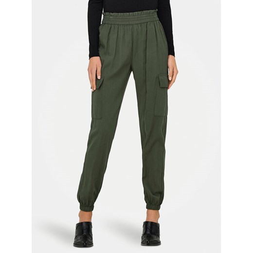 ONLY Joggery Aris 15245364 Zielony Relaxed Fit ze sklepu MODIVO w kategorii Spodnie damskie - zdjęcie 183833152