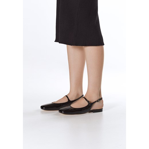 Estro: Czarne sandały damskie na płaskim obcasie typy slingback ze sklepu Estro w kategorii Balerinki - zdjęcie 183839681