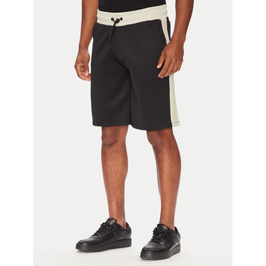 Guess Szorty sportowe Z5YD01 KCRU2 Czarny Regular Fit ze sklepu MODIVO w kategorii Spodenki męskie - zdjęcie 183862680