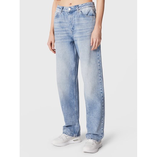 Calvin Klein Jeans Jeansy J20J220249 Niebieski Relaxed Fit ze sklepu MODIVO w kategorii Jeansy damskie - zdjęcie 183862741