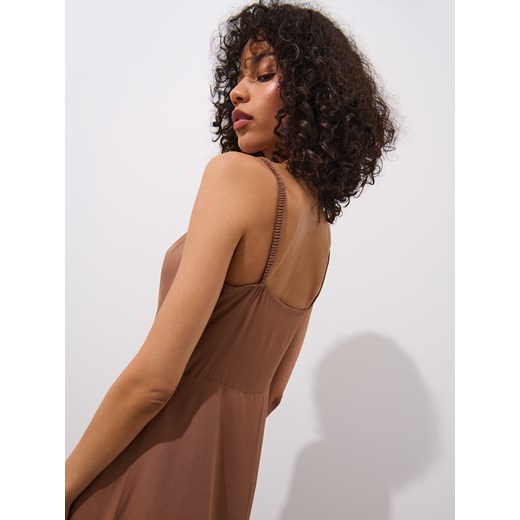 Sukienka Mohito na ramiączkach brązowa midi 
