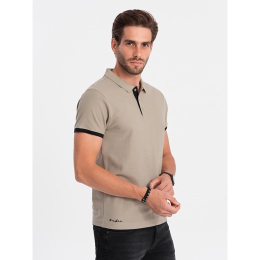 Bawełniana koszulka męska polo z kontrastowymi wykończeniami – ciemnobeżowa V5 OM-POSS-0113 ze sklepu ombre w kategorii T-shirty męskie - zdjęcie 183876012