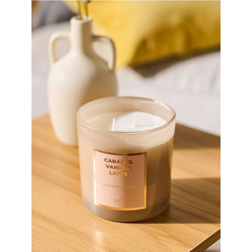 Sinsay - Świeca zapachowa Caramel Vanilla Latte - kremowy ze sklepu Sinsay w kategorii Świece i dyfuzory - zdjęcie 183876901