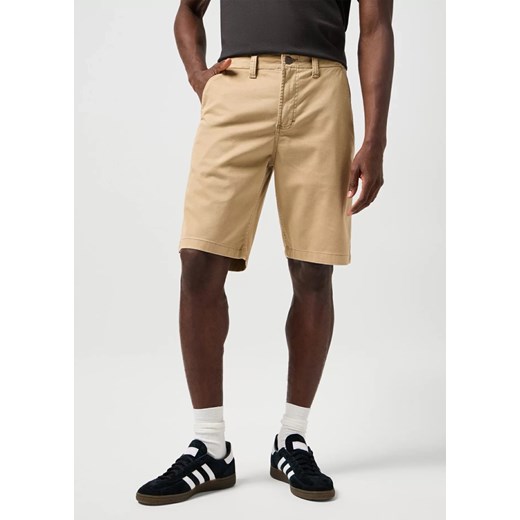 MESKIE SPODENKI WRANGLER CHINO SHORT PLAZA TAUPE 112362349 ze sklepu YouNeedit.pl w kategorii Spodenki męskie - zdjęcie 183880201