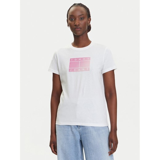 Tommy Jeans T-Shirt Gradient Flag DW0DW20905 Biały Regular Fit ze sklepu MODIVO w kategorii Bluzki damskie - zdjęcie 183885594