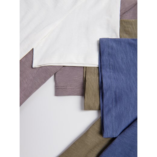 Biały t-shirt męski Reserved z krótkimi rękawami casual 