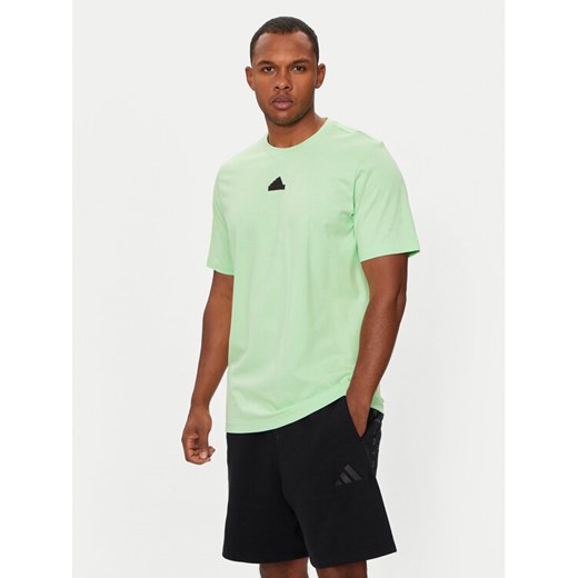 adidas T-Shirt City Escape Graphic IN6237 Zielony Regular Fit ze sklepu MODIVO w kategorii T-shirty męskie - zdjęcie 183894923