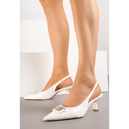 Białe Sandały Vices na Kaczuszce Typu Slingback Ozdobione Metaliczną Aplikacją Lilarunea ze sklepu renee.pl w kategorii Czółenka - zdjęcie 183897204