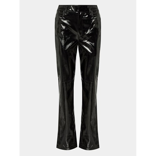 Gina Tricot Spodnie z imitacji skóry 21348 Czarny Regular Fit ze sklepu MODIVO w kategorii Spodnie damskie - zdjęcie 183904210