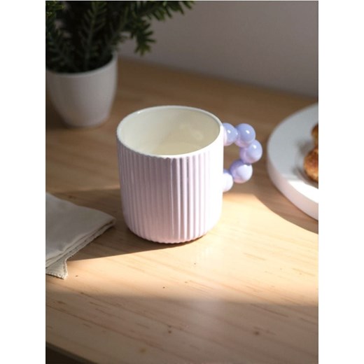 Sinsay - Kubek ceramiczny z ozdobnym uchem i ryflowaniem - fioletowy ze sklepu Sinsay w kategorii Kubki - zdjęcie 183910432